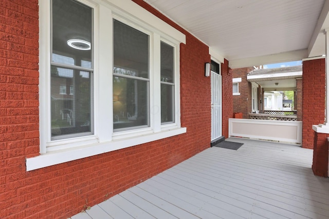 1195 E Whittier St, Columbus, OH 43206 - view of wooden porch
