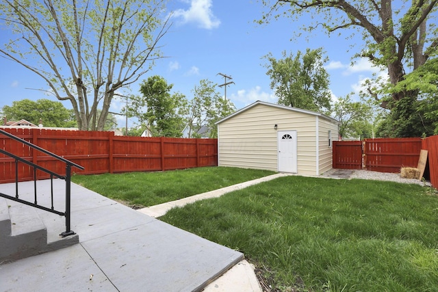 1195 E Whittier St, Columbus, OH 43206 - view of yard featuring a patio and an outbuilding
