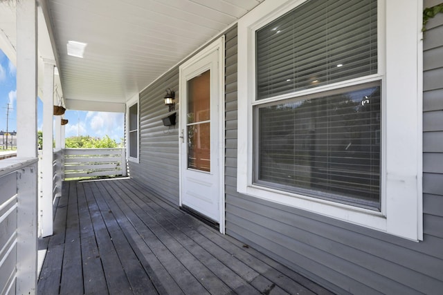 841 Saint Clair Ave, Columbus, OH 43201 - wooden deck featuring covered porch