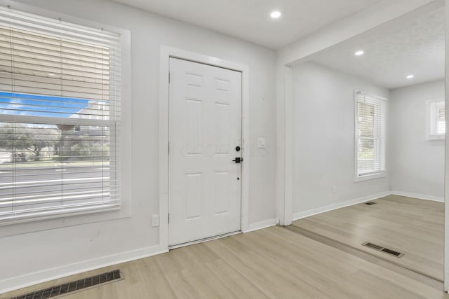 841 Saint Clair Ave, Columbus, OH 43201 - foyer with wood finished floors, baseboards, and recessed lighting