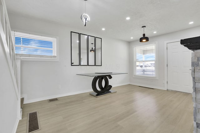 841 Saint Clair Ave, Columbus, OH 43201 - interior space featuring light wood-style floors, recessed lighting, and baseboards