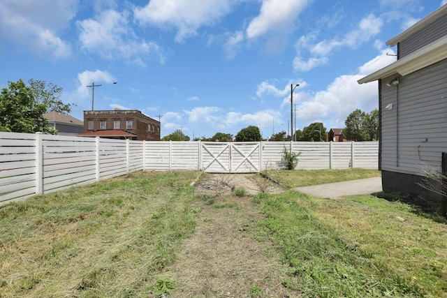 841 Saint Clair Ave, Columbus, OH 43201 - view of yard