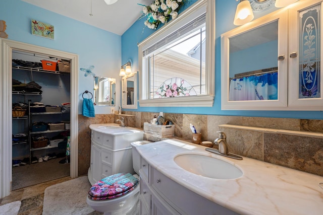 7563 Jenkins Dr, Canal Winchester, OH 43110 - bathroom featuring two vanities and a walk in closet
