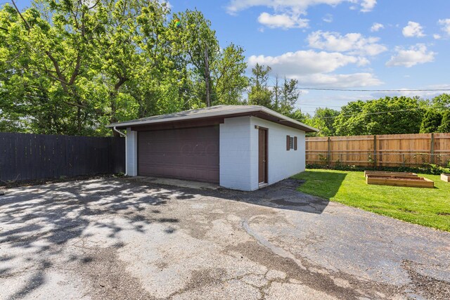 270 S Kellner Rd, Columbus, OH 43209 - detached garage with a garden