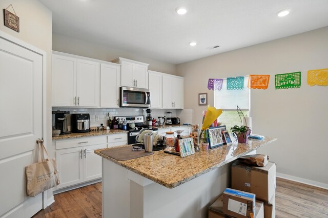 314 Sandburg Dr, Lithopolis, OH 43136 - kitchen featuring appliances with stainless steel finishes, tasteful backsplash, light wood-type flooring, white cabinets, and recessed lighting