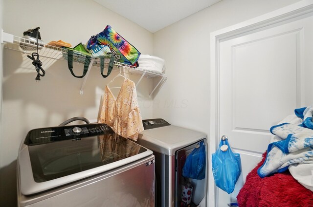 314 Sandburg Dr, Lithopolis, OH 43136 - laundry room featuring washer and clothes dryer