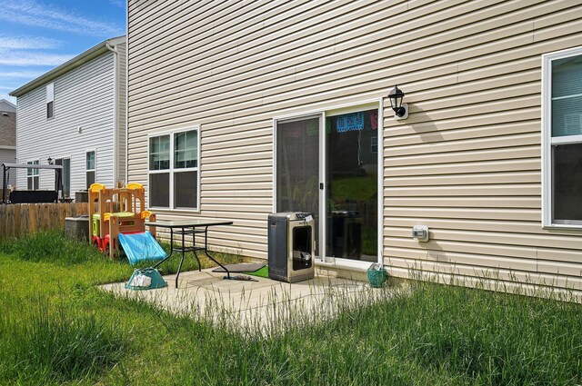 314 Sandburg Dr, Lithopolis, OH 43136 - rear view of property with a patio area and fence