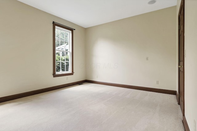 1200 Willow Rd, Springfield, OH 45502 - empty room featuring light carpet and baseboards