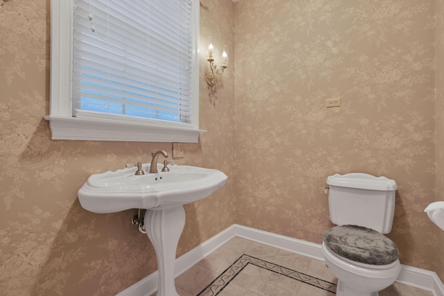 1200 Willow Rd, Springfield, OH 45502 - half bath featuring toilet and baseboards