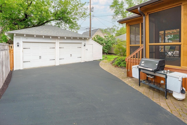 2454 Seneca Park Pl, Columbus, OH 43209 - view of detached garage