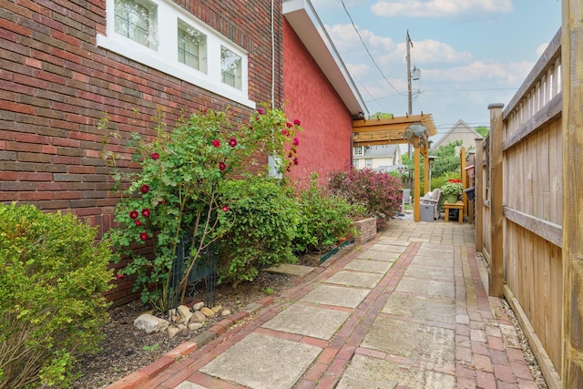 2454 Seneca Park Pl, Columbus, OH 43209 - fenced backyard with a patio