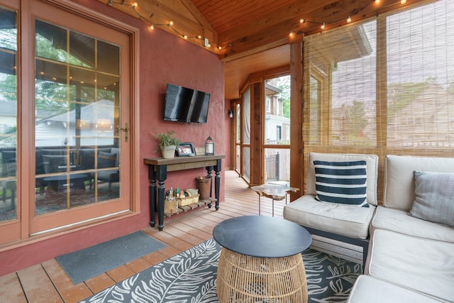 2454 Seneca Park Pl, Columbus, OH 43209 - sunroom featuring lofted ceiling