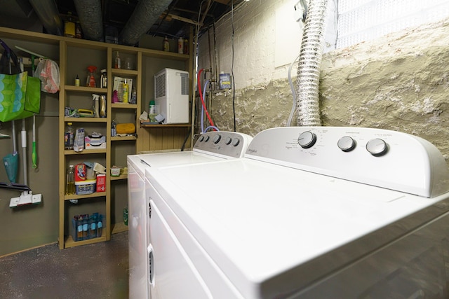 2454 Seneca Park Pl, Columbus, OH 43209 - laundry room featuring washing machine and clothes dryer