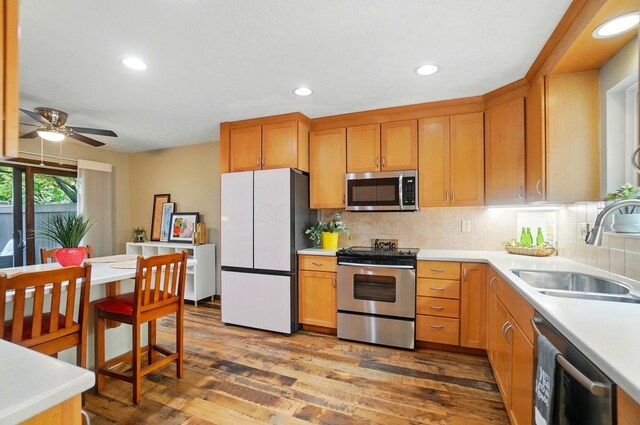 127 Saint Michelle St Unit 35B, Columbus, OH 43085 - kitchen with stainless steel appliances, a sink, a ceiling fan, wood finished floors, and light countertops