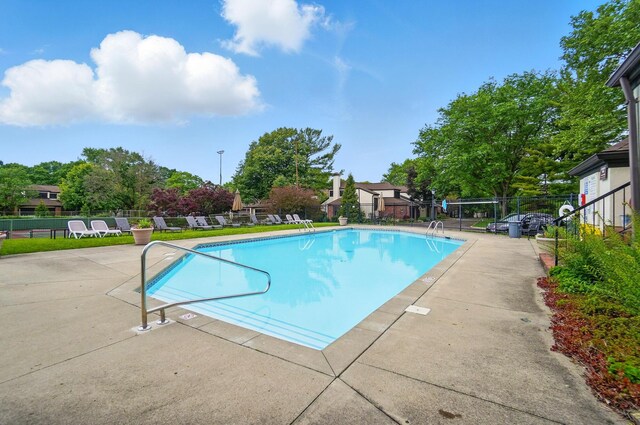 127 Saint Michelle St Unit 35B, Columbus, OH 43085 - community pool with a patio