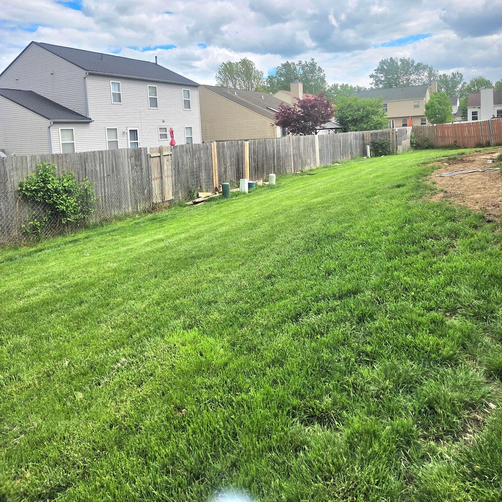 2525 Dexham Ct, Columbus, OH 43224 - view of yard with a residential view