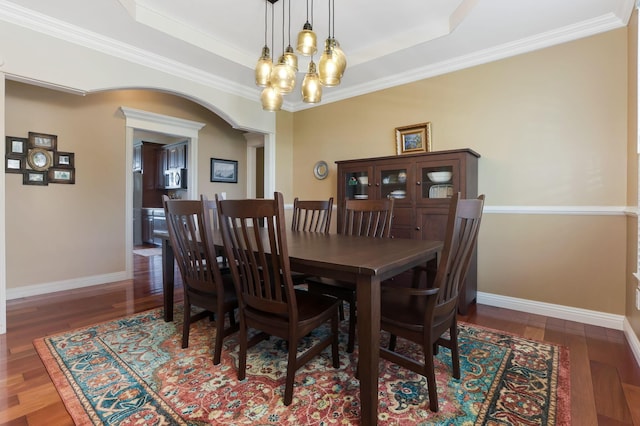 2036 Amber Wood Pl, Lancaster, OH 43130 - dining space featuring wood finished floors, baseboards, a tray ceiling, a chandelier, and crown molding