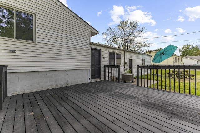 1530 Lexdale Dr, Reynoldsburg, OH 43068 - view of wooden deck