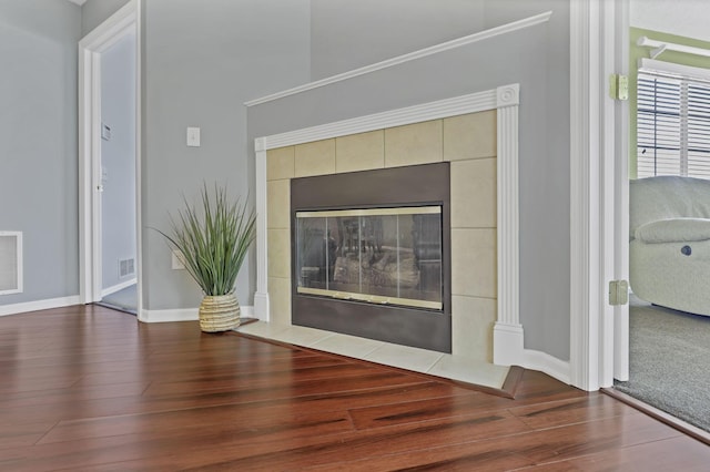 6542 Lakeview Cir, Canal Winchester, OH 43110 - detailed view of wood finished floors, a fireplace, and baseboards