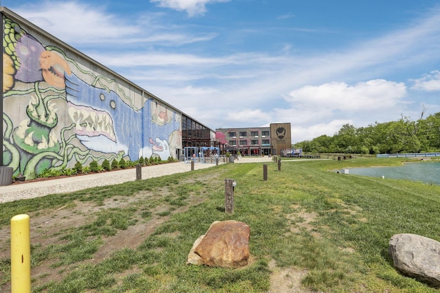 6542 Lakeview Cir, Canal Winchester, OH 43110 - surrounding community with a yard and a water view