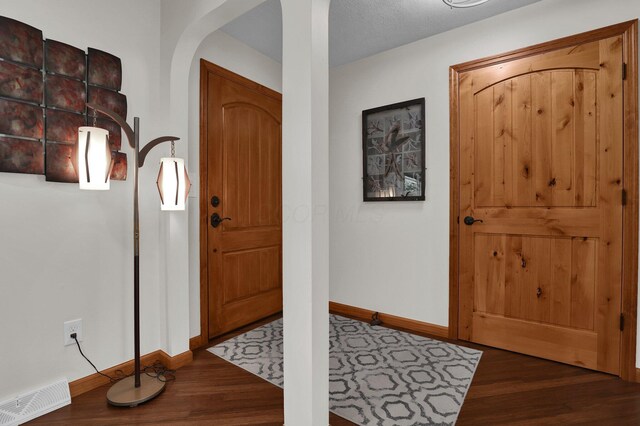 699 Cedar Run Rd NE, Newark, OH 43055 - foyer entrance with wood finished floors and baseboards