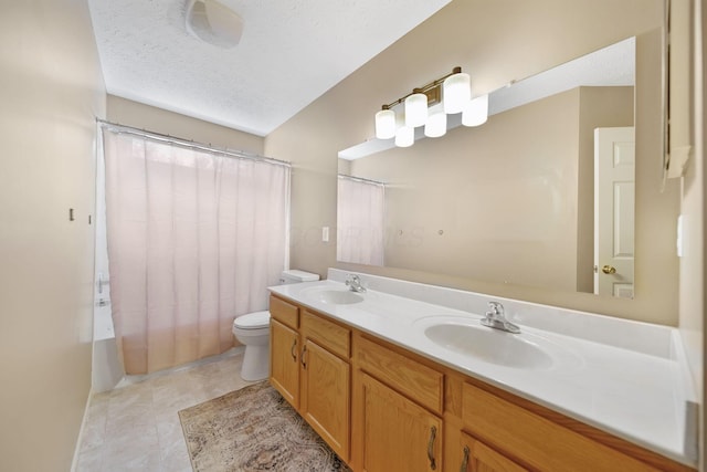 272 Trail E, Etna, OH 43062 - full bath featuring toilet, double vanity, shower / bath combo with shower curtain, and a textured ceiling