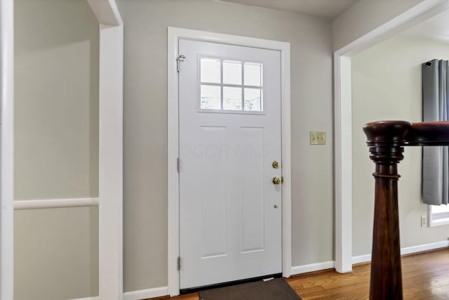 498 Manor, Newark, OH 43055 - entryway featuring wood finished floors and baseboards
