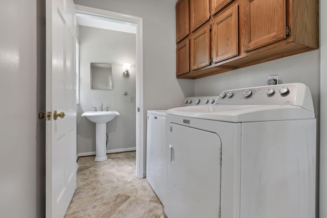 498 Manor, Newark, OH 43055 - laundry area with washer and clothes dryer, cabinet space, and baseboards