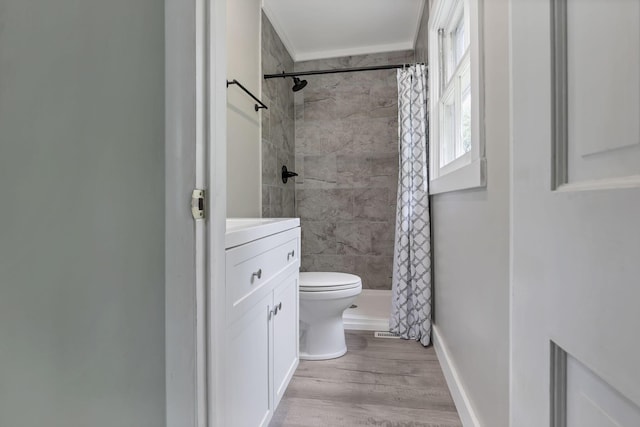 498 Manor, Newark, OH 43055 - full bath featuring toilet, tiled shower, wood finished floors, baseboards, and vanity