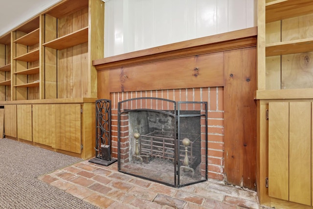 498 Manor, Newark, OH 43055 - detailed view of a brick fireplace