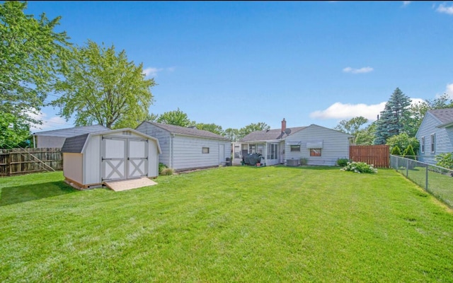 164 Sturbridge Rd, Columbus, OH 43228 - view of yard