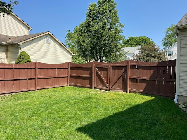 7221 Dewfall Dr, Reynoldsburg, OH 43068 - view of yard