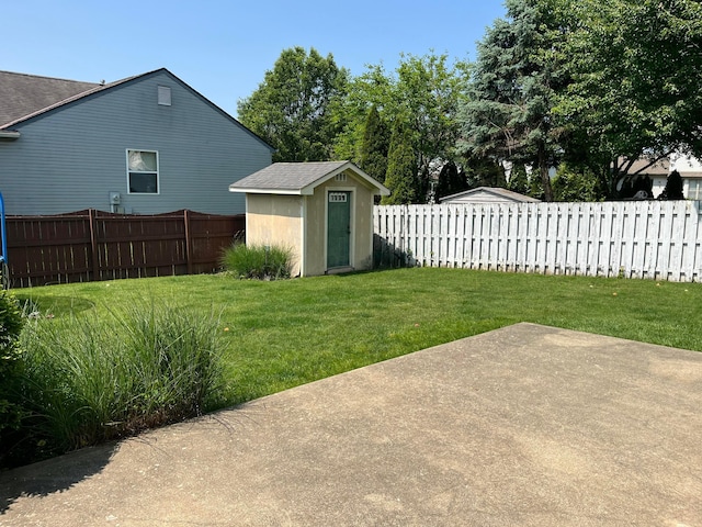 7221 Dewfall Dr, Reynoldsburg, OH 43068 - view of yard featuring a patio area