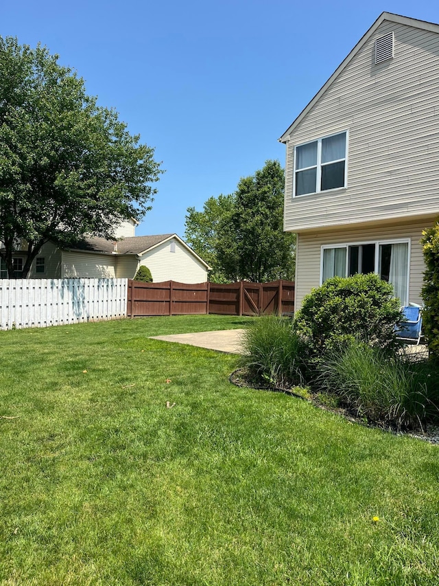7221 Dewfall Dr, Reynoldsburg, OH 43068 - view of yard with a patio area