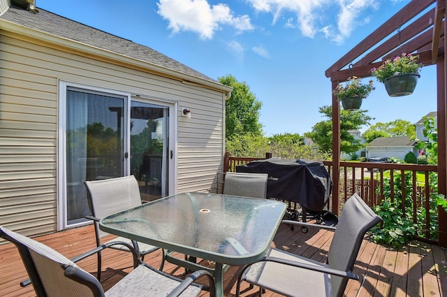 7221 Dewfall Dr, Reynoldsburg, OH 43068 - wooden deck with outdoor dining space