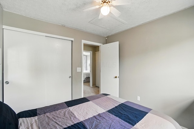 7221 Dewfall Dr, Reynoldsburg, OH 43068 - bedroom with light carpet, ceiling fan, a closet, and a textured ceiling