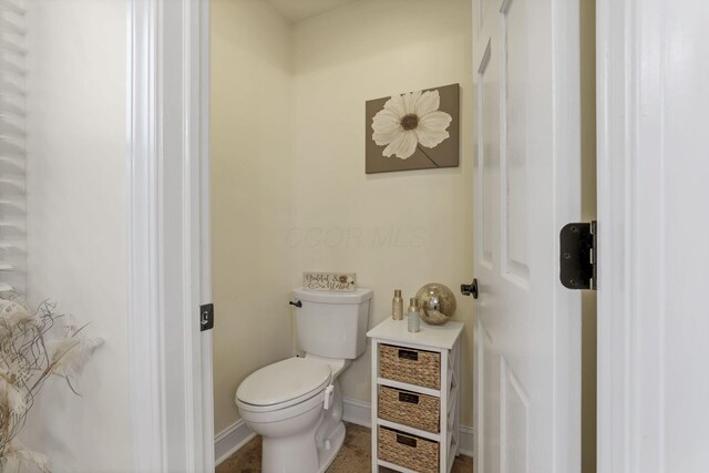 8270 Windy Hollow Rd, Johnstown, OH 43031 - bathroom with toilet and baseboards