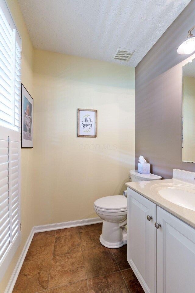 369 Highbanks Valley Ct, Newark, OH 43055 - half bath featuring vanity and plenty of natural light