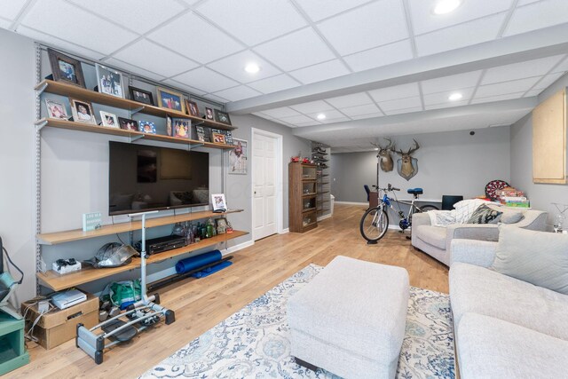 369 Highbanks Valley Ct, Newark, OH 43055 - living area featuring wood finished floors, recessed lighting, and a paneled ceiling