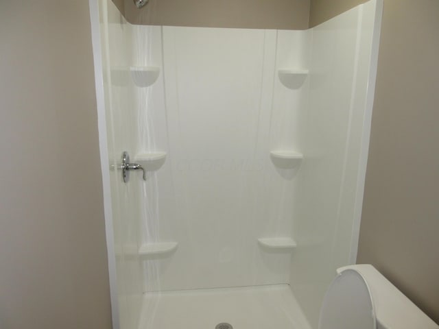 3814 London Hollow Rd NE, Newark, OH 43055 - full bath with a shower and toilet