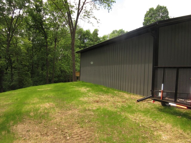 3814 London Hollow Rd NE, Newark, OH 43055 - view of green lawn with a pole building and an outdoor structure