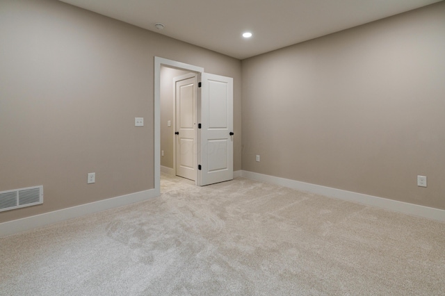 2589 Dayton Ave, Columbus, OH 43202 - spare room with light colored carpet, baseboards, recessed lighting, and a smoke detector
