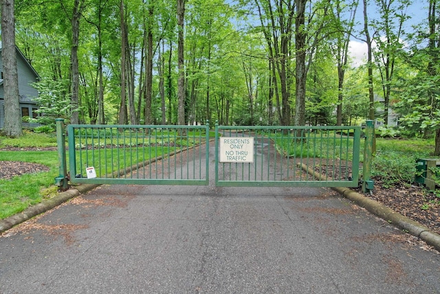 364 Morgan Ln, Columbus, OH 43230 - view of gate