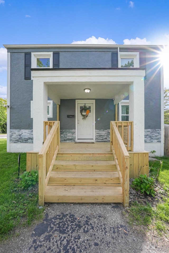 1081 Harrisburg Pike, Columbus, OH 43223 - view of front of home with covered porch and stucco siding