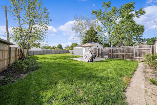 1081 Harrisburg Pike, Columbus, OH 43223 - view of yard featuring a patio area