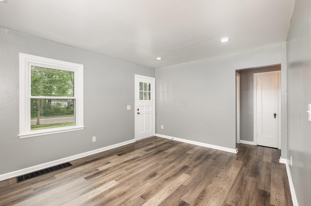 2845 Homecroft Dr, Columbus, OH 43211 - unfurnished room with wood finished floors, baseboards, and recessed lighting