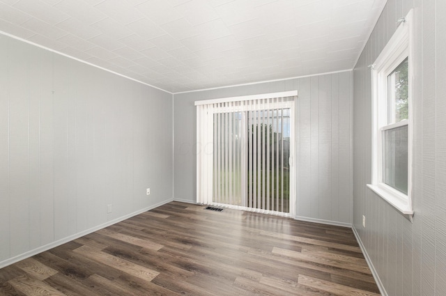 2845 Homecroft Dr, Columbus, OH 43211 - unfurnished room with dark wood-style floors and baseboards