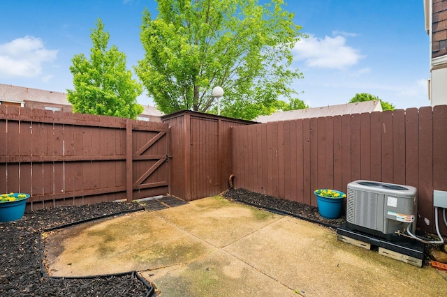 1824 Willoway Cir S, Columbus, OH 43220 - fenced backyard featuring central AC unit, a gate, and a patio area