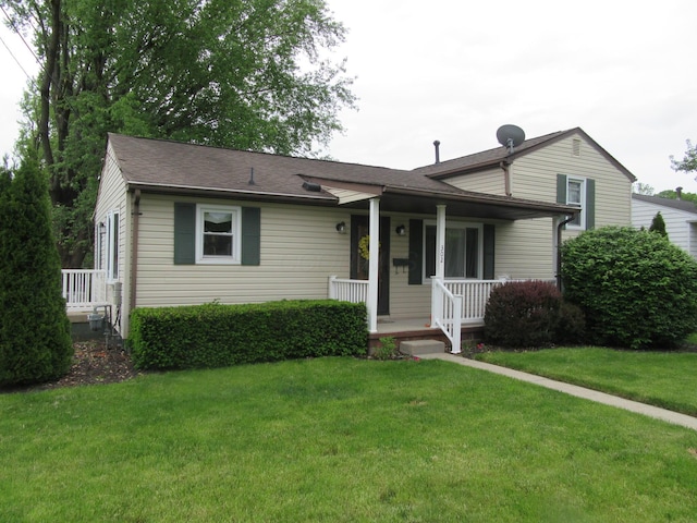302 W Hubert Ave, Lancaster, OH 43130 - split level home featuring a porch and a front lawn