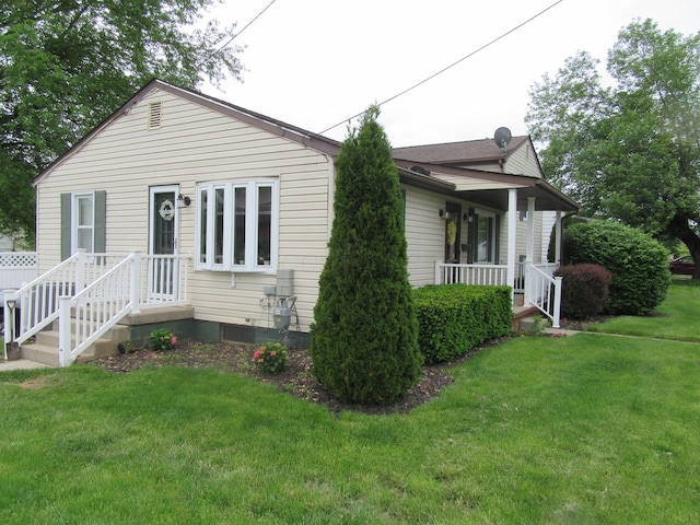 302 W Hubert Ave, Lancaster, OH 43130 - view of front of home featuring a front yard